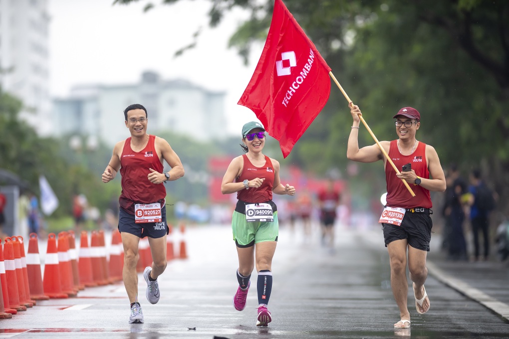 Marathon Quốc tế Hà Nội Techcombank mùa 3: Hành trình của tinh thần thể thao kiên định, mạnh mẽ - 4 Marathon Quốc tế Hà Nội Techcombank mùa 3: Hành trình của tinh thần thể thao kiên định, mạnh mẽ - 4