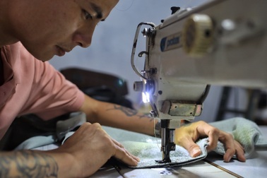 Xưởng đồ da đặc biệt của những "anh em đường phố" mong viết lại cuộc đời