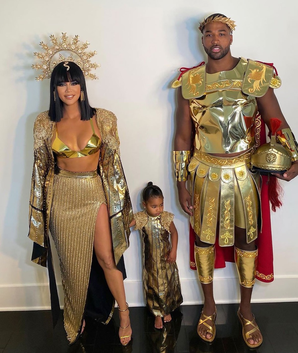 Khoe nhẫn kim cương khủng, Khloe Kardashian bị nghi đã đính hôn - 8 Khoe nhẫn kim cương khủng, Khloe Kardashian bị nghi đã đính hôn - 8
