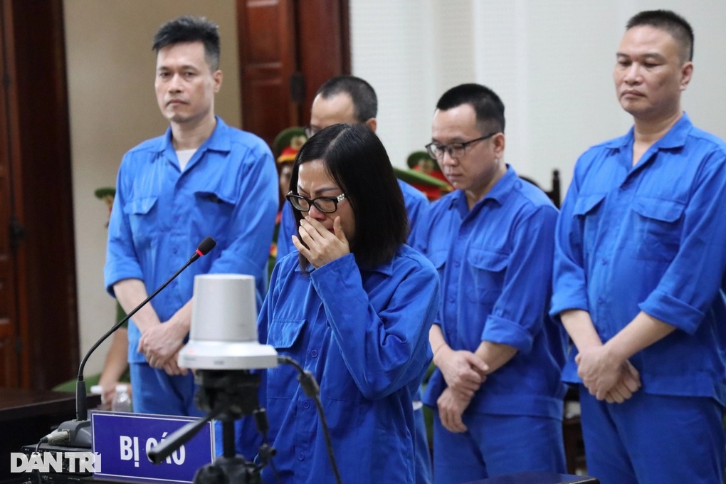 Cựu thư ký tài chính Công ty AIC bật khóc kêu oan - 2 Cựu thư ký tài chính Công ty AIC bật khóc kêu oan - 2