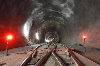 Thăm đường hầm xe lửa dài nhất hành tinh