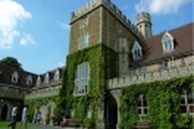 Học bổng 50% của đại học Gloucestershire, Anh quốc – kỳ nhập học tháng 9/2009