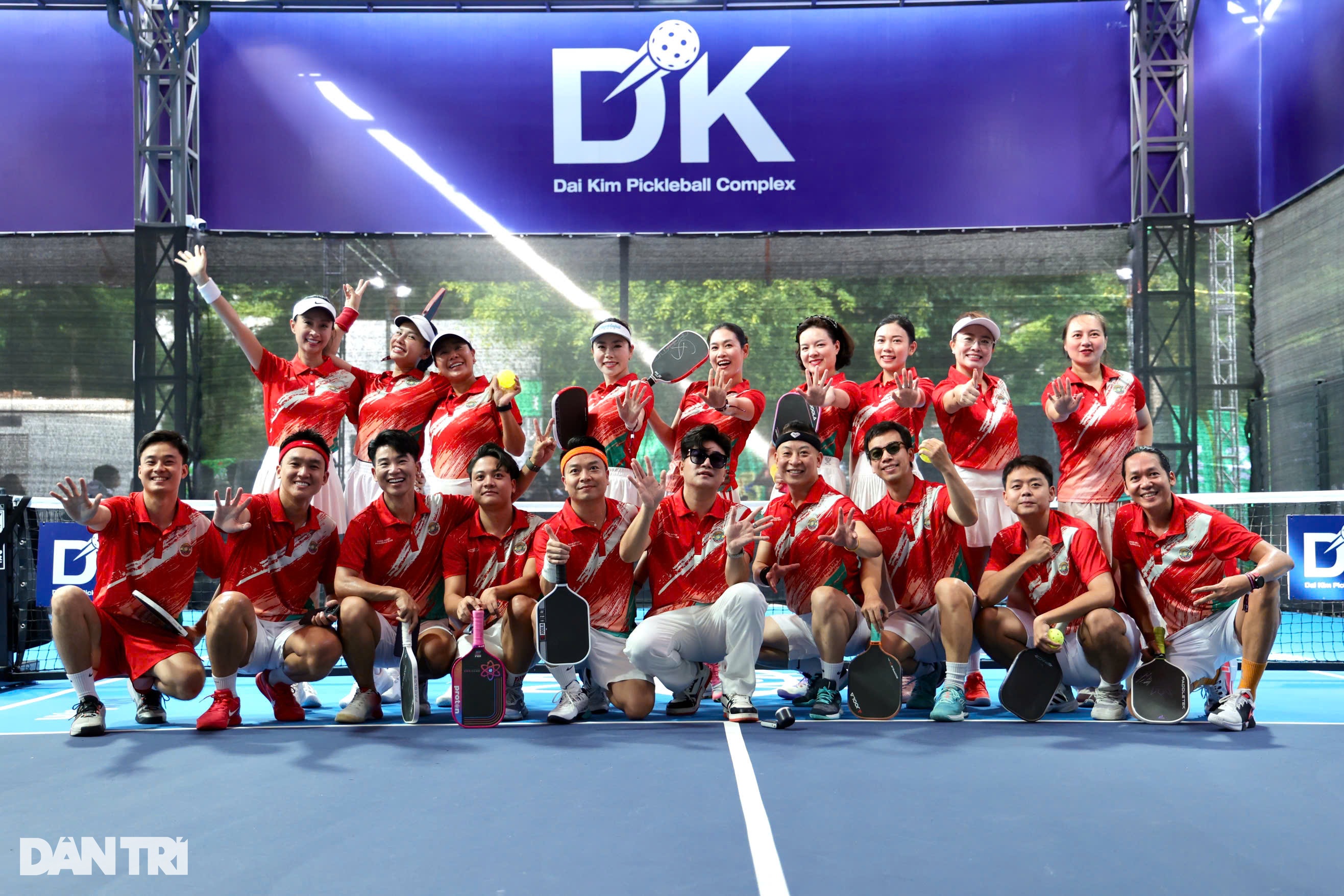 Minh Quân, Khánh Linh rạng rỡ cổ vũ dàn nghệ sĩ ở giải pickleball Dân trí - 12 Minh Quân, Khánh Linh rạng rỡ cổ vũ dàn nghệ sĩ ở giải pickleball Dân trí - 12