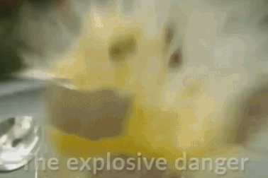 Tại sao một số loại thực phẩm lại phát nổ khi nấu bằng lò vi sóng?