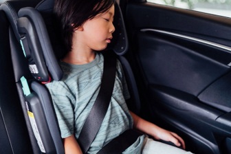 Ghế trẻ em trên ô tô như thế nào là đạt chuẩn?