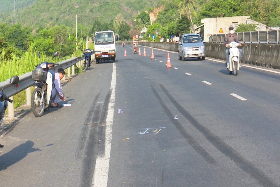 Vụ tai nạn chết người ở Phú Yên: Đã tìm thấy chủ xe và tài xế ở Hà Nội - 2 Vụ tai nạn chết người ở Phú Yên: Đã tìm thấy chủ xe và tài xế ở Hà Nội - 2