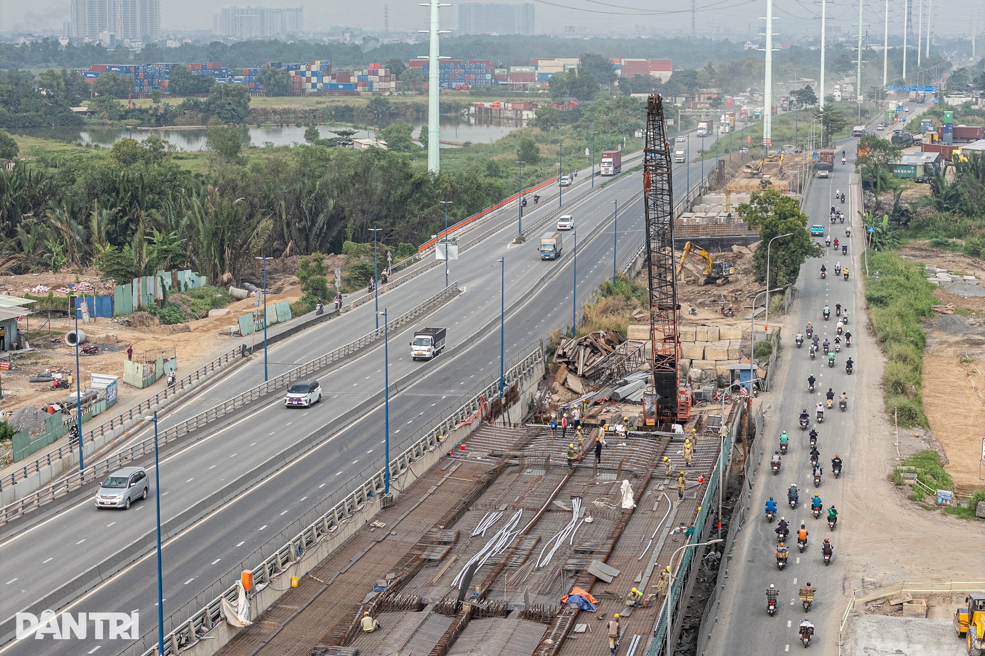 Công trường nút giao phức hợp lớn nhất phía Đông TPHCM nhộn nhịp thi công - 1 Công trường nút giao phức hợp lớn nhất phía Đông TPHCM nhộn nhịp thi công - 1