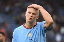 Cổ động viên chê cười Erling Haaland, HLV Pep Guardiola lên tiếng bảo vệ