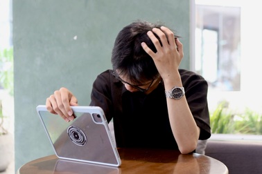 Khổ vì ChatGPT sập: Trễ hạn, nặn từng chữ vì lâu không động não