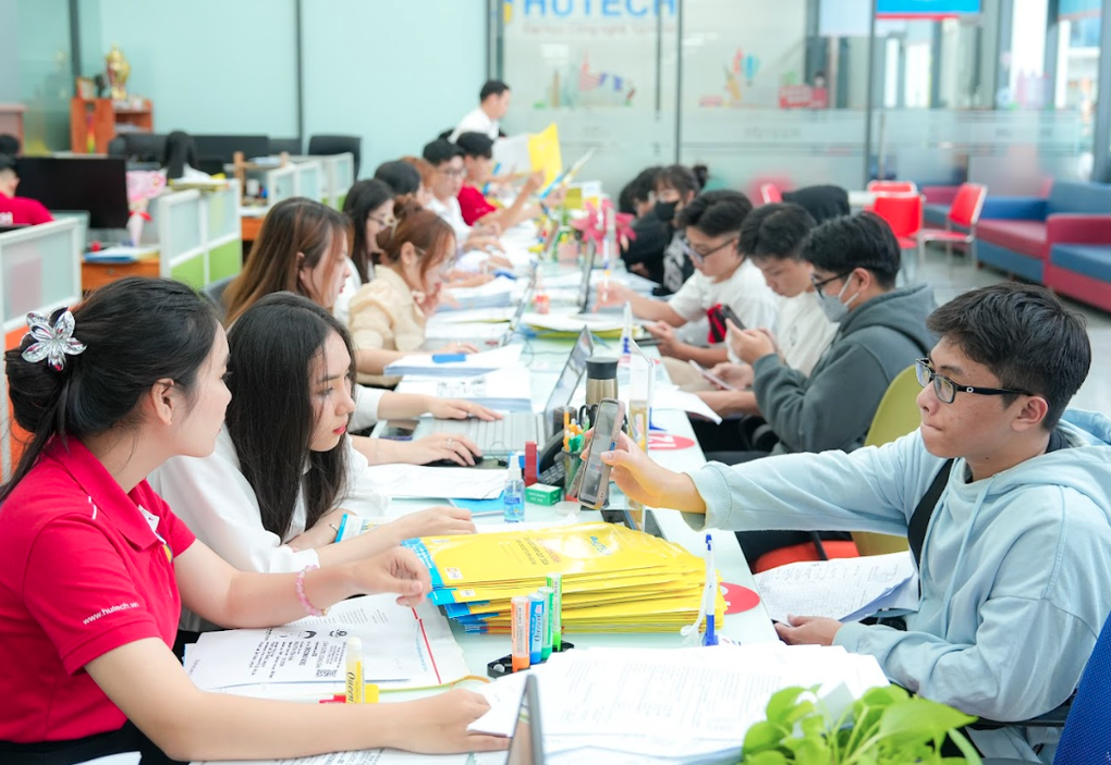 Thêm nhiều trường đại học phía Nam công bố điểm sàn tuyển sinh năm 2024 - 3 Thêm nhiều trường đại học phía Nam công bố điểm sàn tuyển sinh năm 2024 - 3