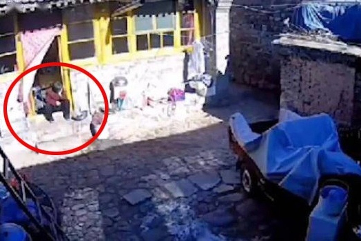 Mẹ ngồi cửa khóc trước khi mất: Cha mẹ chúng ta không còn nhiều thời gian - 2 Mẹ ngồi cửa khóc trước khi mất: Cha mẹ chúng ta không còn nhiều thời gian - 2