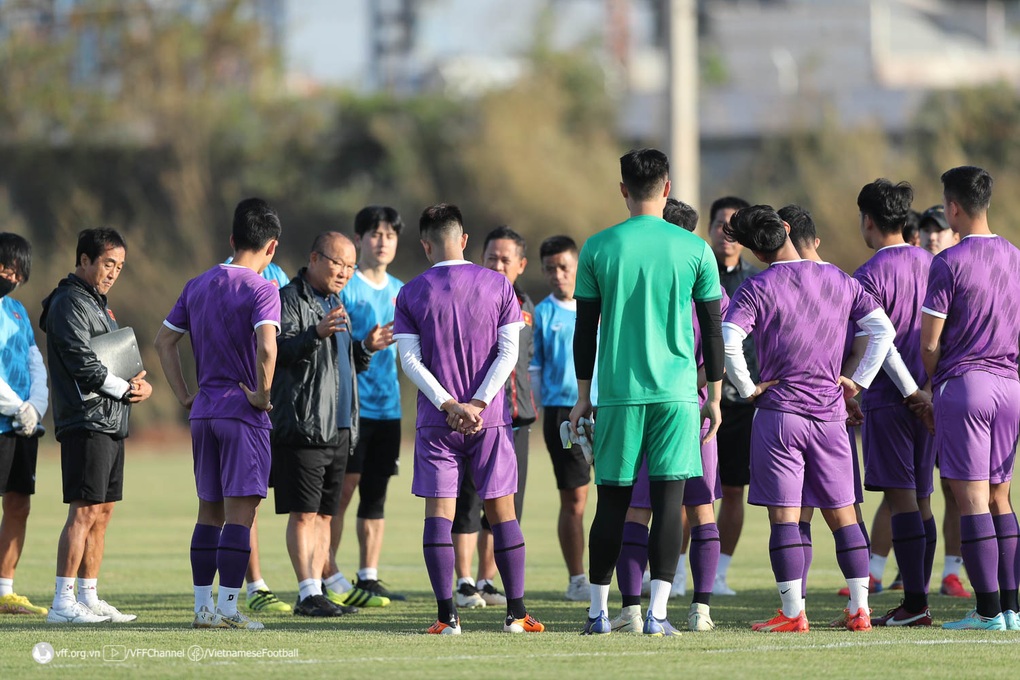 Bùi Tiến Dũng không sang Lào đá trận ra quân AFF Cup - 1 Bùi Tiến Dũng không sang Lào đá trận ra quân AFF Cup - 1