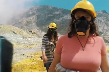 Hòn đảo chết chóc, đến thăm phải đeo mặt nạ bảo hộ kín mít