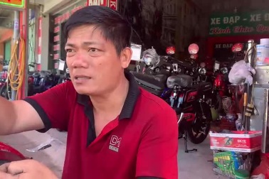 Gã sửa xe đạp 20 năm cứu người trên con đường tử thần