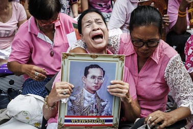 Quốc vương Adulyadej - người kiến tạo hoà bình cho Thái Lan