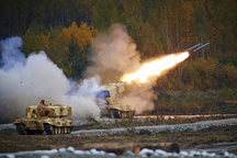 Nga điều siêu pháo "lửa mặt trời" tấn công phòng tuyến miền Đông Ukraine