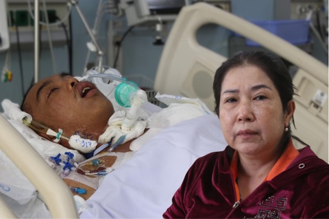 Bác sĩ kêu gọi cứu mạng con trai của nữ tạp vụ khốn khổ