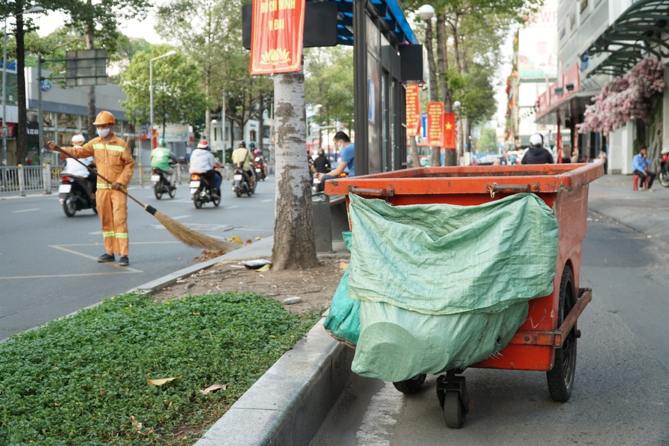 TPHCM: Buồn vui tâm sự công nhân vệ sinh trong Ngày Quốc tế Lao động 1/5 - 3 TPHCM: Buồn vui tâm sự công nhân vệ sinh trong Ngày Quốc tế Lao động 1/5 - 3