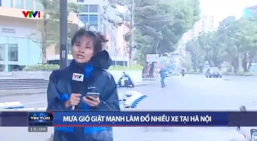 BTV Nguyễn Ngân VTV kể suýt bị gió thổi bay khi ghi hình siêu bão Yagi - 1