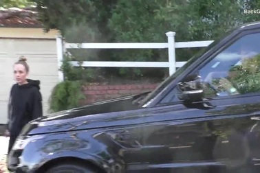 Hailey Baldwin xuống phố