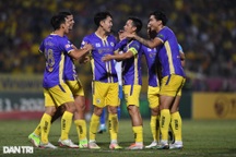 Văn Hậu ghi bàn sau 4 năm, CLB Hà Nội thắng đậm Nam Định