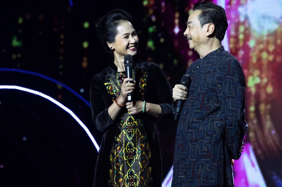 NSND Hoàng Dũng, Lan Hương lần đầu trổ tài ca hát cùng dàn diễn viên đình đám - 1 NSND Hoàng Dũng, Lan Hương lần đầu trổ tài ca hát cùng dàn diễn viên đình đám - 1