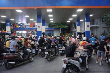 Điều chỉnh giá xăng dầu: 10 ngày hay từng ngày?