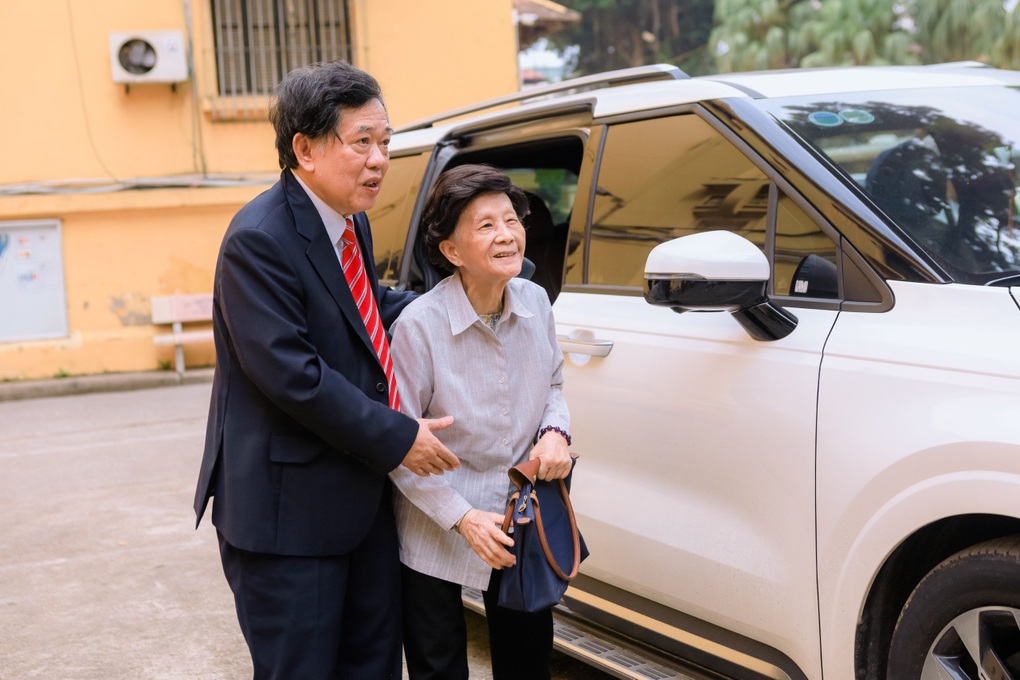 Ông bà U80 tiết lộ bí quyết để họp lớp đông đủ sau 55 năm ra trường - 5 Ông bà U80 tiết lộ bí quyết để họp lớp đông đủ sau 55 năm ra trường - 5