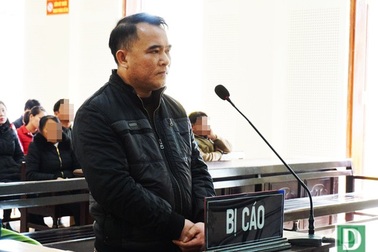 Nguyên thiếu tá công an hầu tòa vì lừa "chạy" trường, "chạy" việc