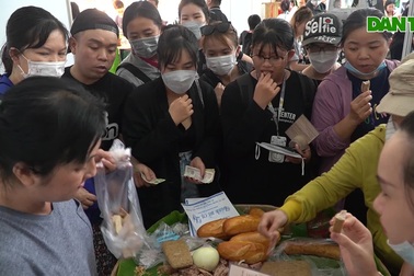 Chen chân ở lễ hội bánh mì lần đầu tổ chức tại Việt Nam