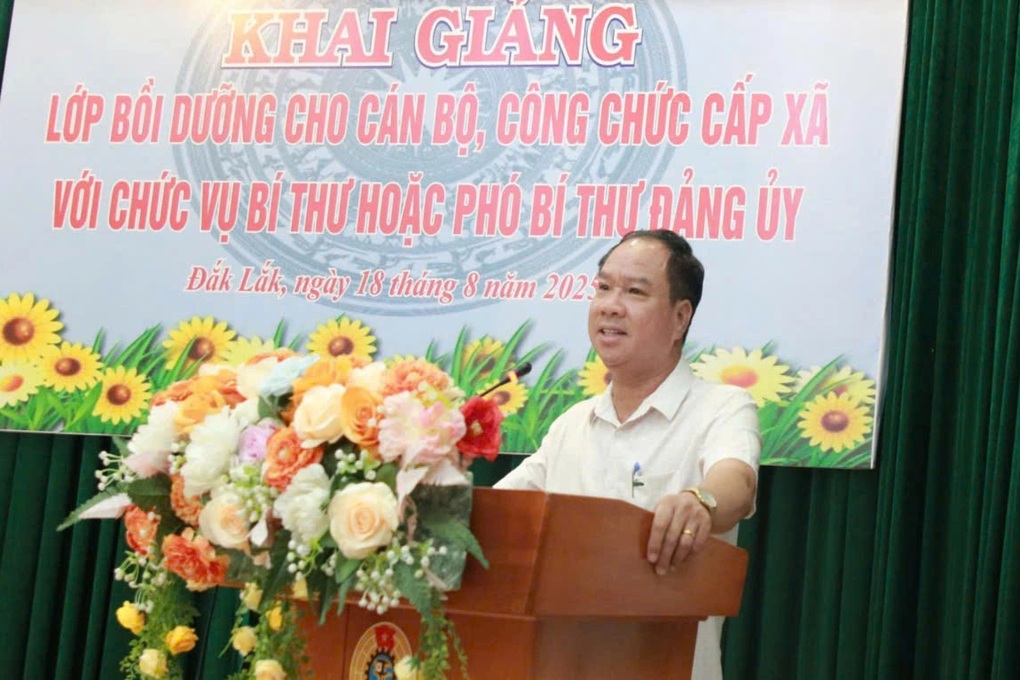 Bồi dưỡng, nâng cao năng lực cho bí thư, phó bí thư cấp xã - 2 Bồi dưỡng, nâng cao năng lực cho bí thư, phó bí thư cấp xã - 2