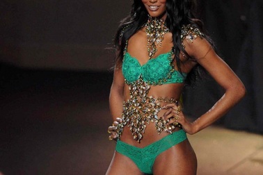 Người mẫu Victoria’s Secret sắp tới Việt Nam