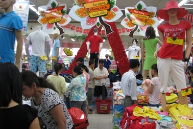 Đổ xô đi mua sắm trong dịp lễ