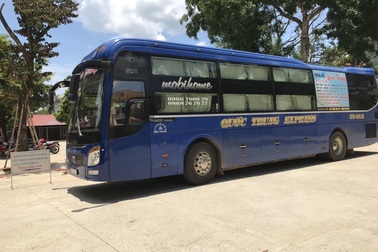 Cách ly toàn bộ người trên chiếc xe chở nữ sinh nghi mắc Covid-19