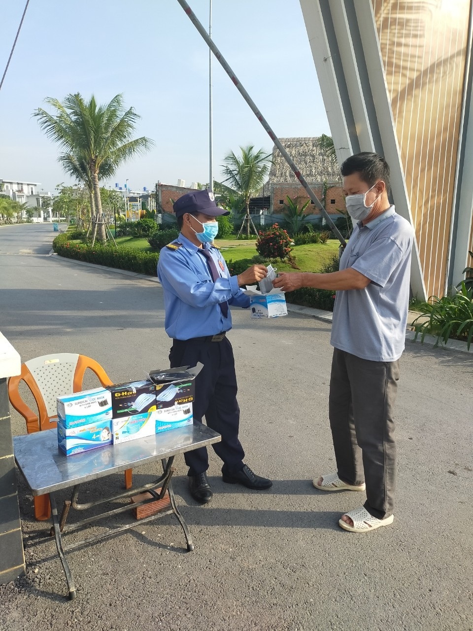 Hàng trăm người nghi nhiễm virus corona đều âm tính - 3 Hàng trăm người nghi nhiễm virus corona đều âm tính - 3