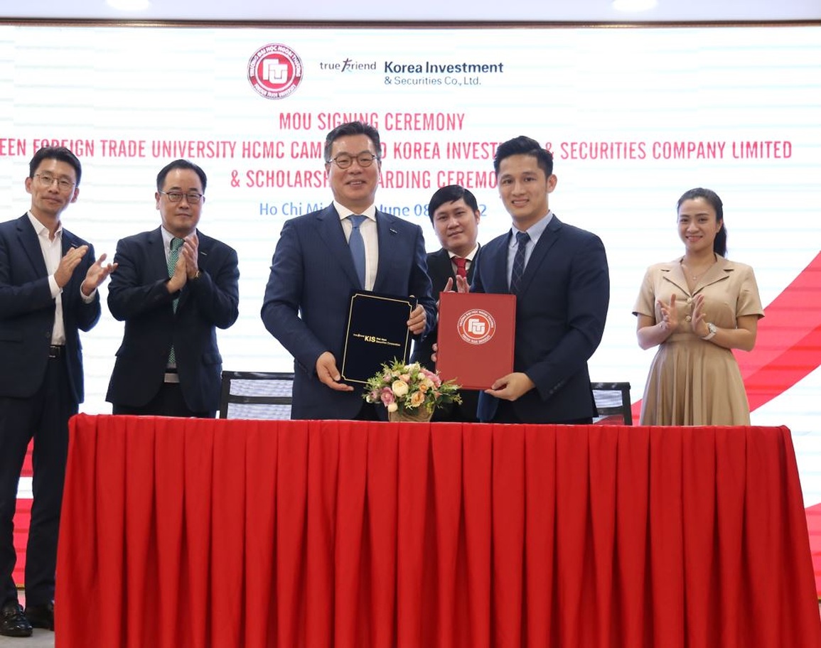 Chứng khoán KIS trao học bổng tới 400 triệu đồng cho sinh viên Việt Nam - 1 Chứng khoán KIS trao học bổng tới 400 triệu đồng cho sinh viên Việt Nam - 1