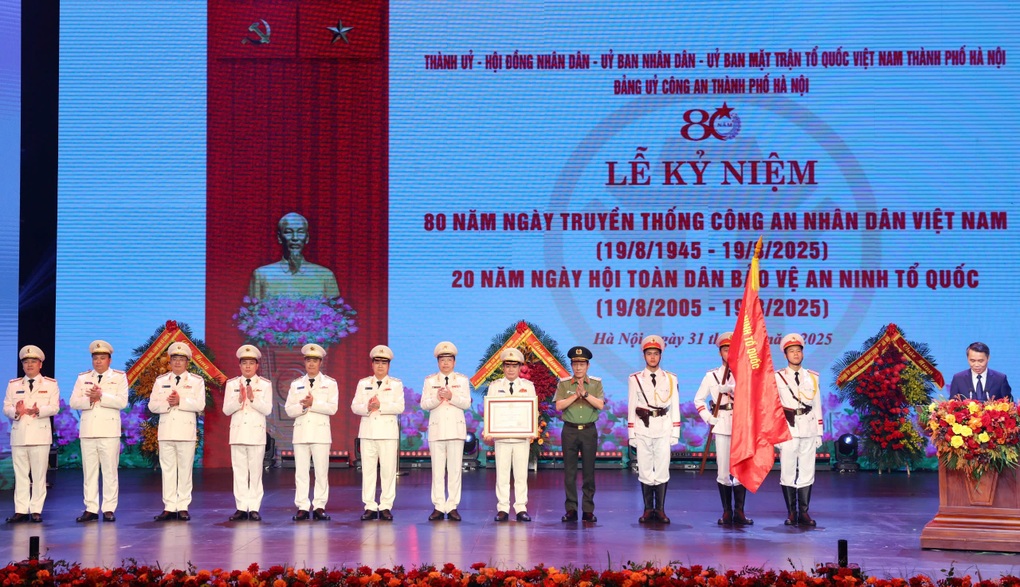 Công an TP Hà Nội nhận Huân chương Chiến công hạng Nhất - 1 Công an TP Hà Nội nhận Huân chương Chiến công hạng Nhất - 1