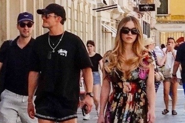 “Cướp biển” Orlando Bloom cặp kè mỹ nhân giữa tin đồn chia tay Katy Perry