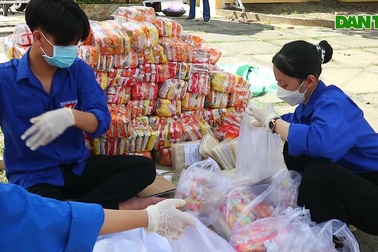 Phiên chợ Tết 0 đồng ấm áp giữa TP Hội An