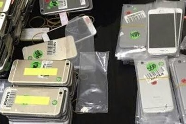 Người phụ nữ Trung Quốc quấn 140 chiếc Iphone trong người