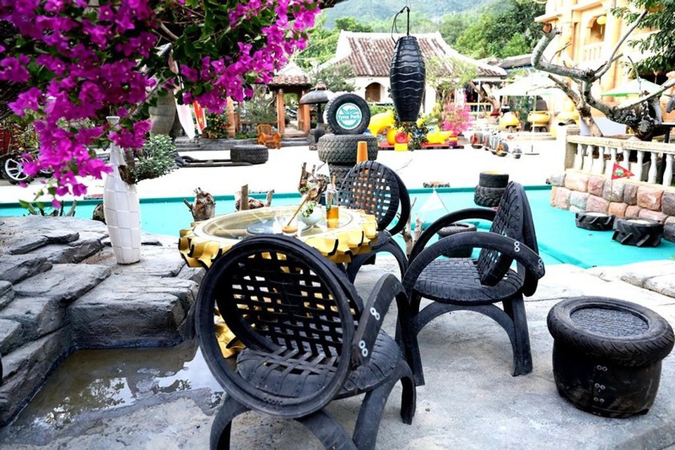 Ngỡ ngàng công viên lốp của phù thủy tái chế ở Nha Trang - 7 Ngỡ ngàng công viên lốp của phù thủy tái chế ở Nha Trang - 7