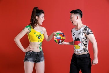 MC Thu Hằng lột xác với Body painting: Khát vọng bá vương của Brazil tại World Cup
