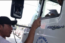 Vụ trạm BOT Cai Lậy: Người hù dọa tài xế xin mọi người tha lỗi?
