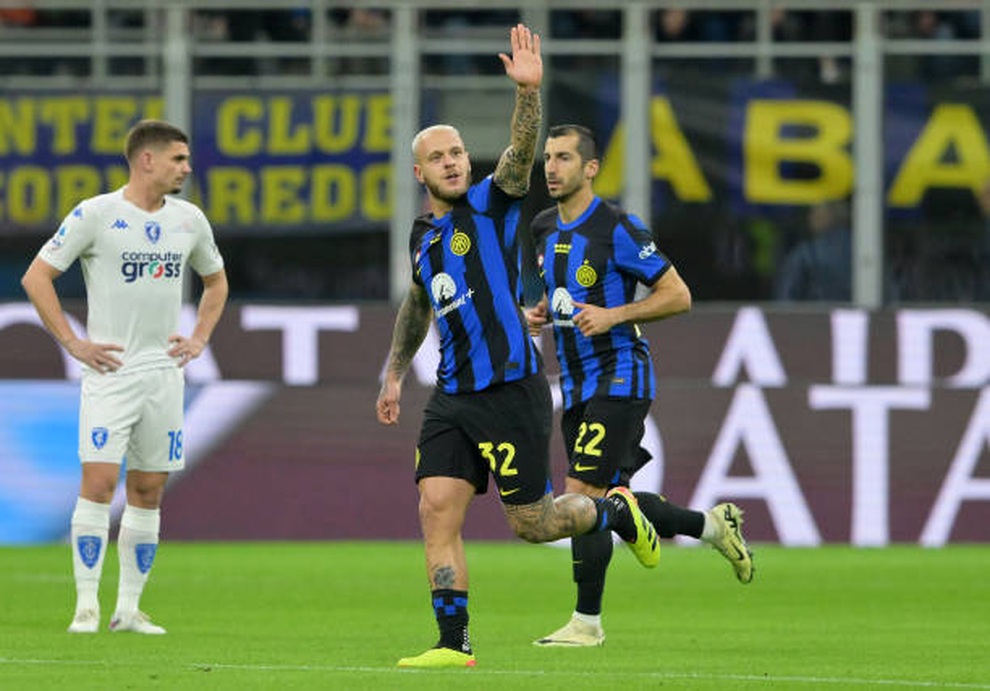 Inter Milan hơn AC Milan 14 điểm, cầm chắc ngôi vô địch Serie A - 1 Inter Milan hơn AC Milan 14 điểm, cầm chắc ngôi vô địch Serie A - 1
