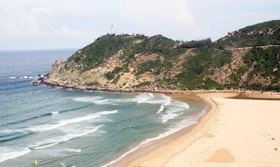 Khung cảnh kỳ vĩ ở nơi đón ánh bình minh đầu tiên trên đất liền Việt Nam - 1