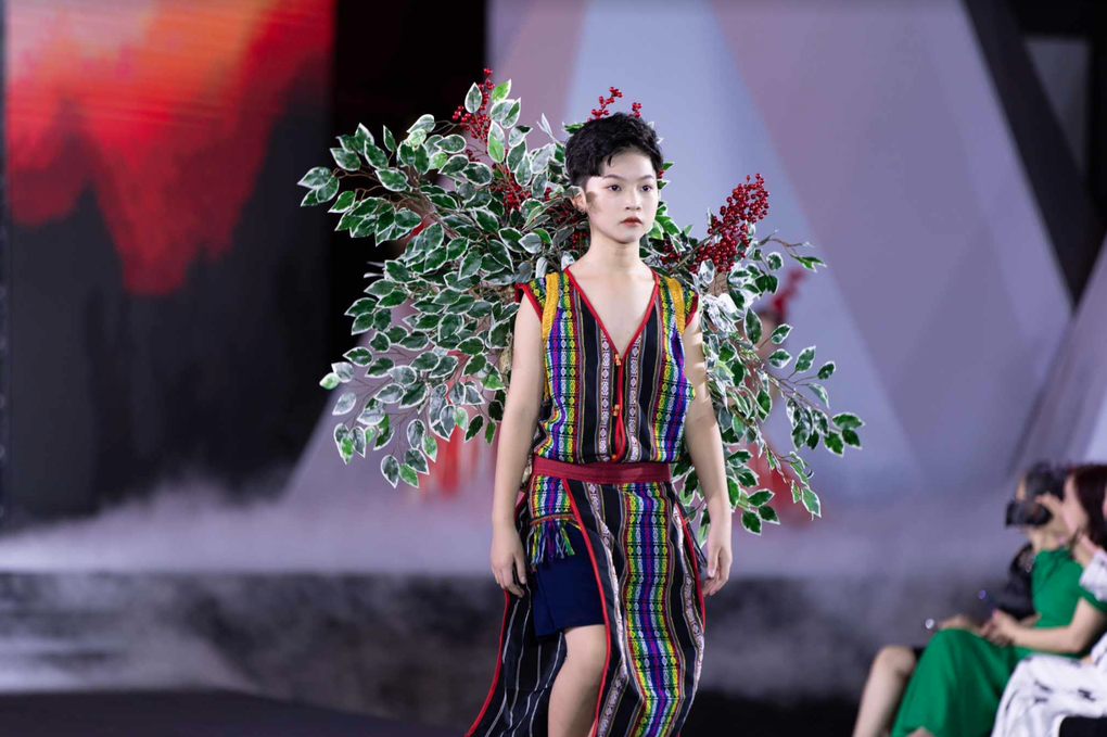 Siêu mẫu nhí Phong Thiên nhận giải thưởng Star Kid International 2023 - 1