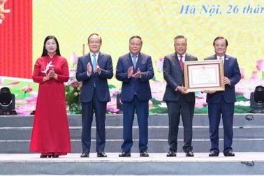 Hà Nội đón nhận Huân chương Lao động hạng Nhất