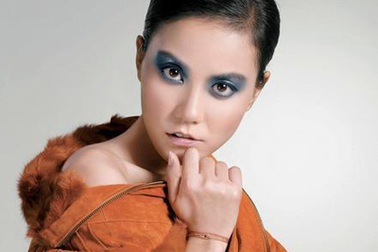 Thưởng thức giọng hát của diva Hồng Kông Vương Phi