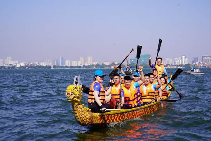 Sôi động giải bơi chải thuyền rồng Hà Nội mở rộng năm 2020 - Ảnh 6. Sôi động giải bơi chải thuyền rồng Hà Nội mở rộng năm 2020 - Ảnh 6.
