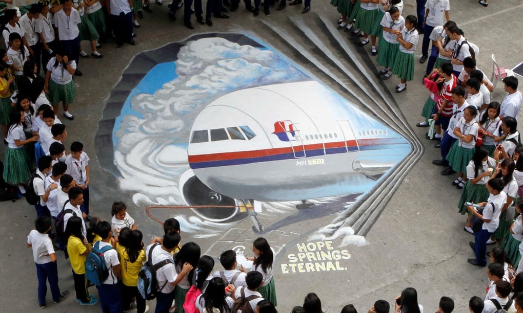 Gia đình nạn nhân kêu gọi mở lại tìm kiếm máy bay mất tích MH370 - 1 Gia đình nạn nhân kêu gọi mở lại tìm kiếm máy bay mất tích MH370 - 1